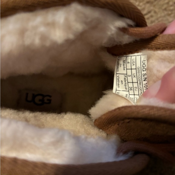 Kids Ugg boots - Picture 2 of 3